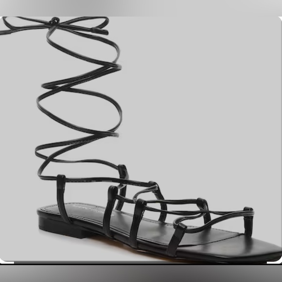 Calyda Sandal
From Marc Fisher knew no box size 7.5 - Picture 3 of 7